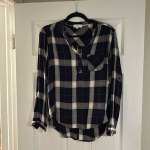 NSR plaid top, 3 button v-neck